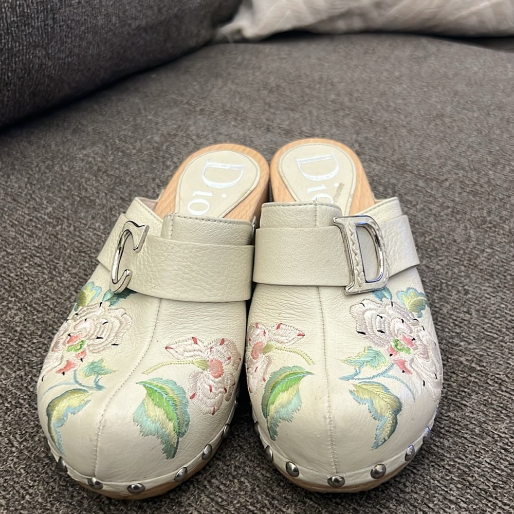 Christian Dior Embroidered Floral
Wooden Mules Size 35 - Picture 3 of 16